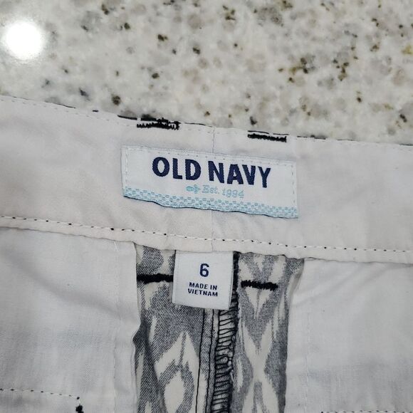 Old Navy Black and White Women's 100 % Cotton  Shorts, Side 6 - Picture 2 of 4